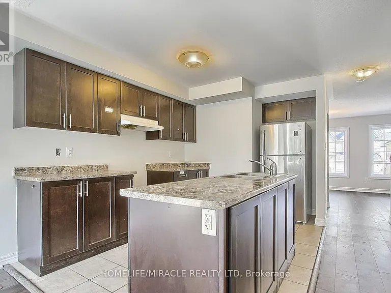 70 Knotty Pine Ave — Photo 6