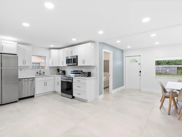 5731 SW 54th Ter — Photo 7