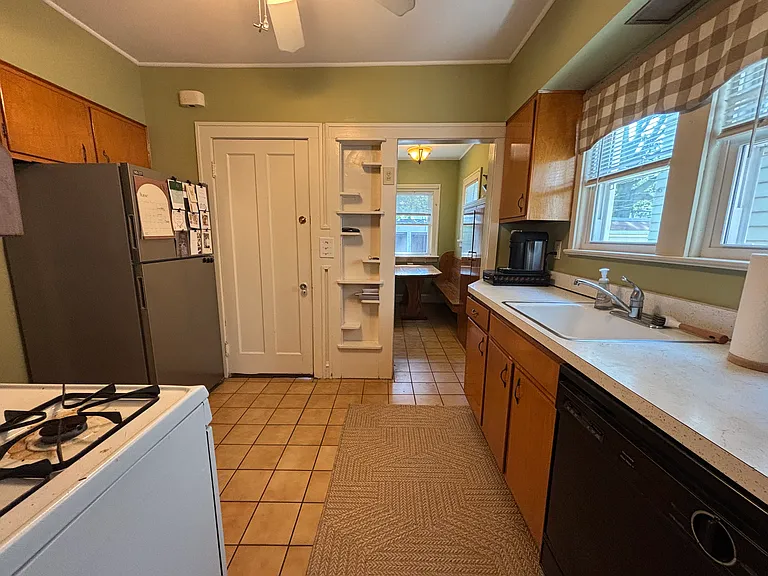 1239 Hathaway Ave — Photo 8