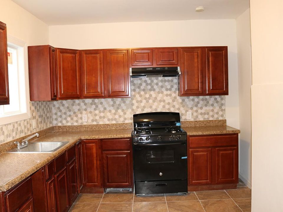 1st image of 142 Hollywood Ave #2