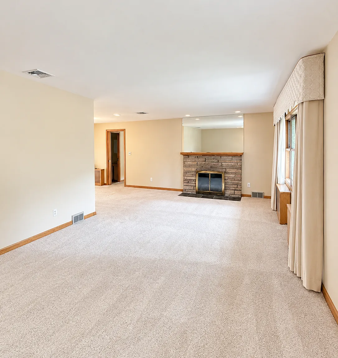4 bed, 2400 sqft, $6,500 — Photo 2
