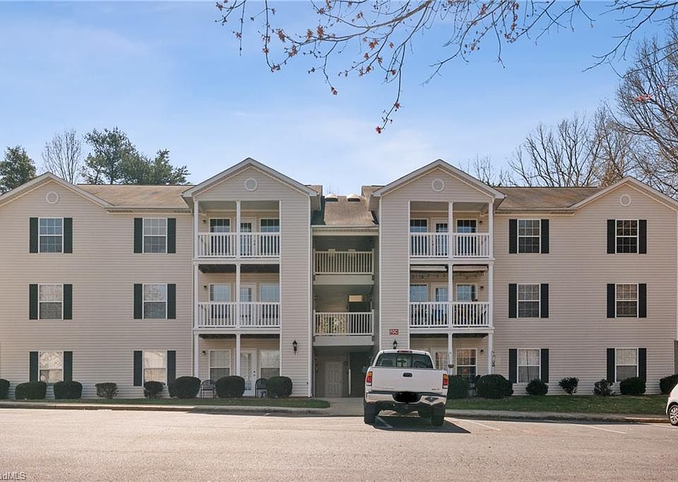 1st image of 905-3D Hanahan Ct
