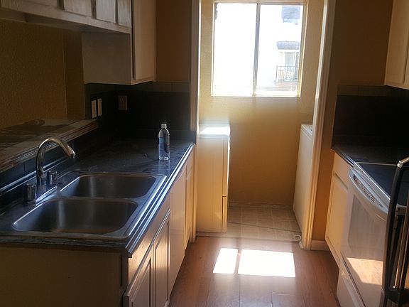 3rd image of 1020 Marina Dr