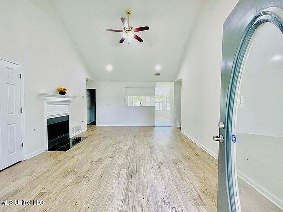 4th image of 3018 Caitlynn Cir N