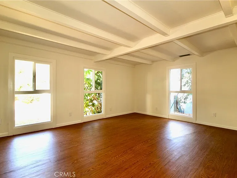 21470 Providencia St — Photo 4