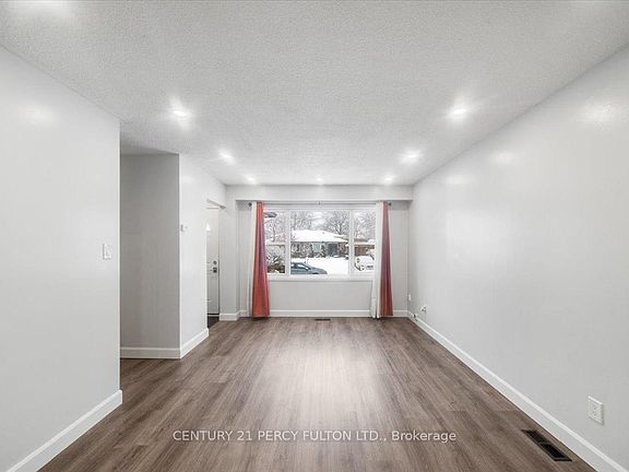 2nd image of 279 Vancouver Cres