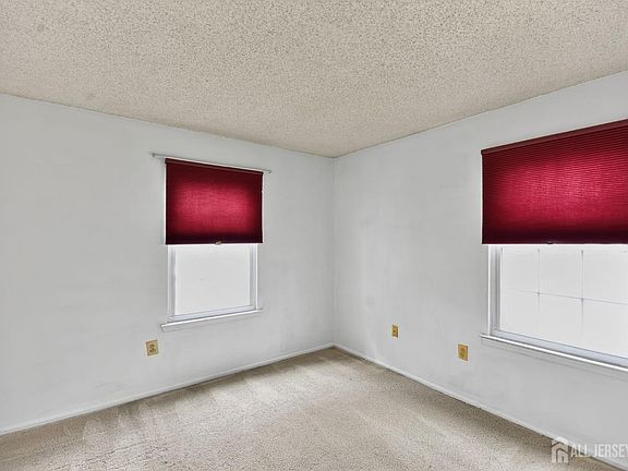 4th image of 258 Kempsey Dr