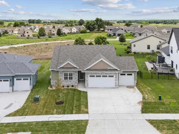 1223 Covered Wagon Dr, Iowacity, IA 52240