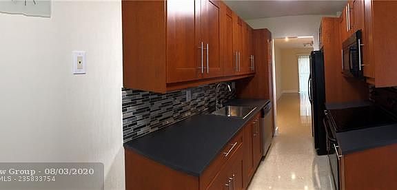 3rd image of 9978 Nob Hill Ct #9978
