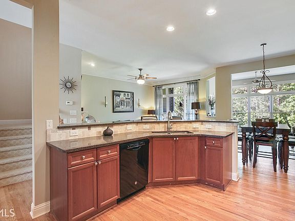 4th image of 1289 Creekside Pl SE