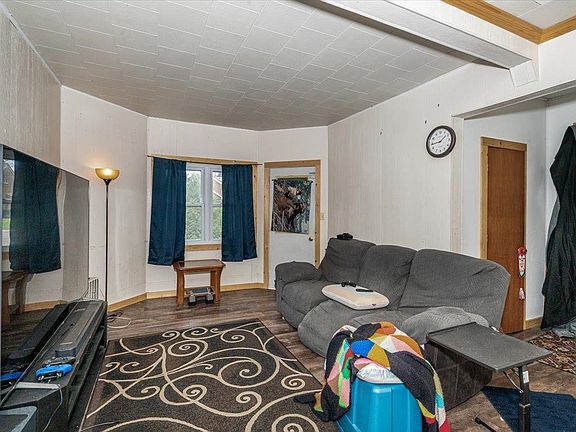 5th image of 8 4th St