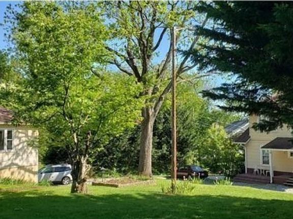Heavenly back yard (back entrance on right)