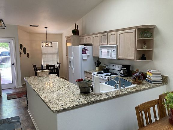 5th image of 722 Peartree Ln