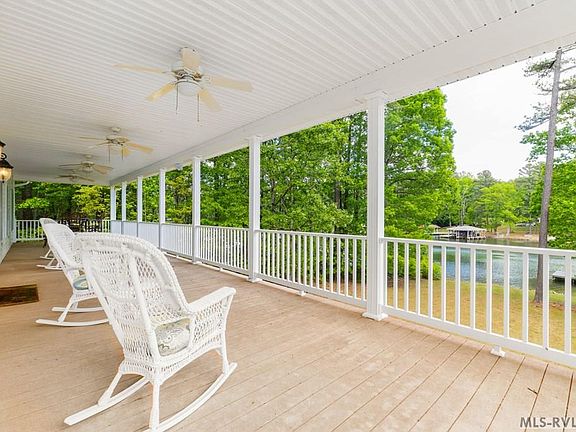 3rd image of 120 Oak Dr