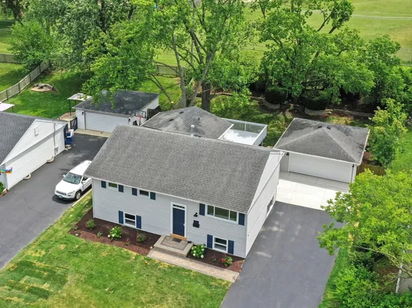 2753 Everglade Ave, Woodridge, IL 60517