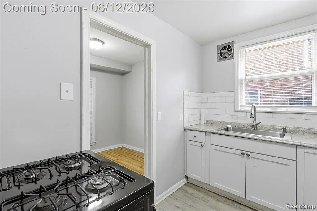 3 bed, 1.0 bath, 960 sqft, $1,400 — Photo 4
