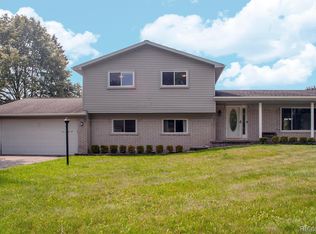 16208 Andover Dr, Clinton Township, MI 48035