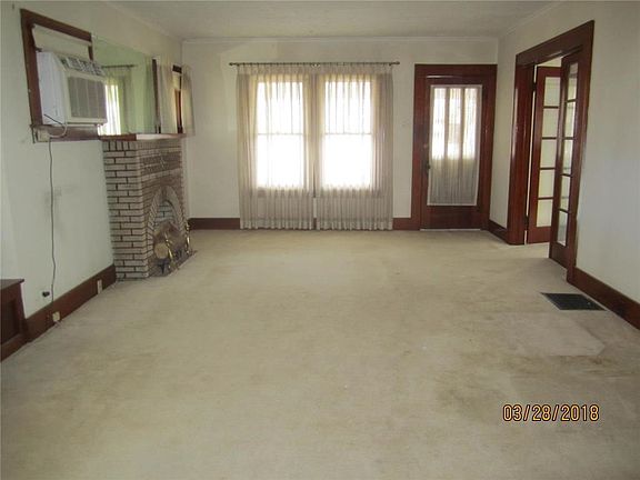 2nd image of 1139 Parker St