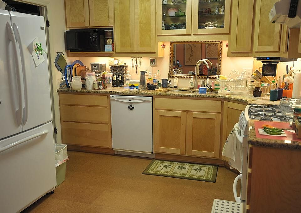 2nd image of 1002 Willow Dr APT 47