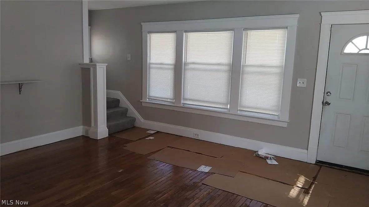 3 bed, 1.0 bath, 2024 sqft, $1,500 — Photo 2