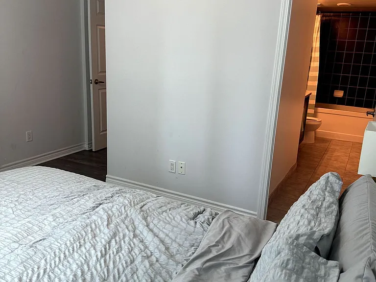 19 Grand Trunk Cres #1510 — Photo 8