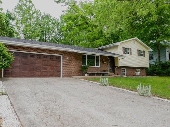 32 Hickory Hill Ln