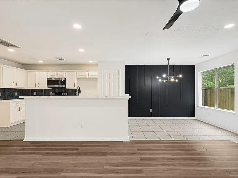 146 S Walden Elms Cir — Photo 8