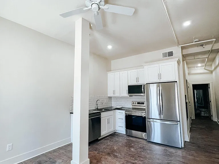 1201 N Central St #201 — Photo 2