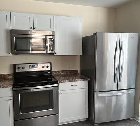 4th image of 3200 Pikes Peak Dr