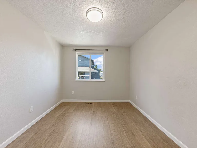 627 W Main St — Photo 18