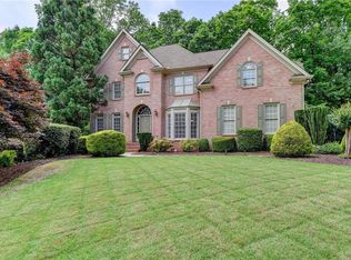 6072 Thunder Woods Trl, Buford, GA 30518