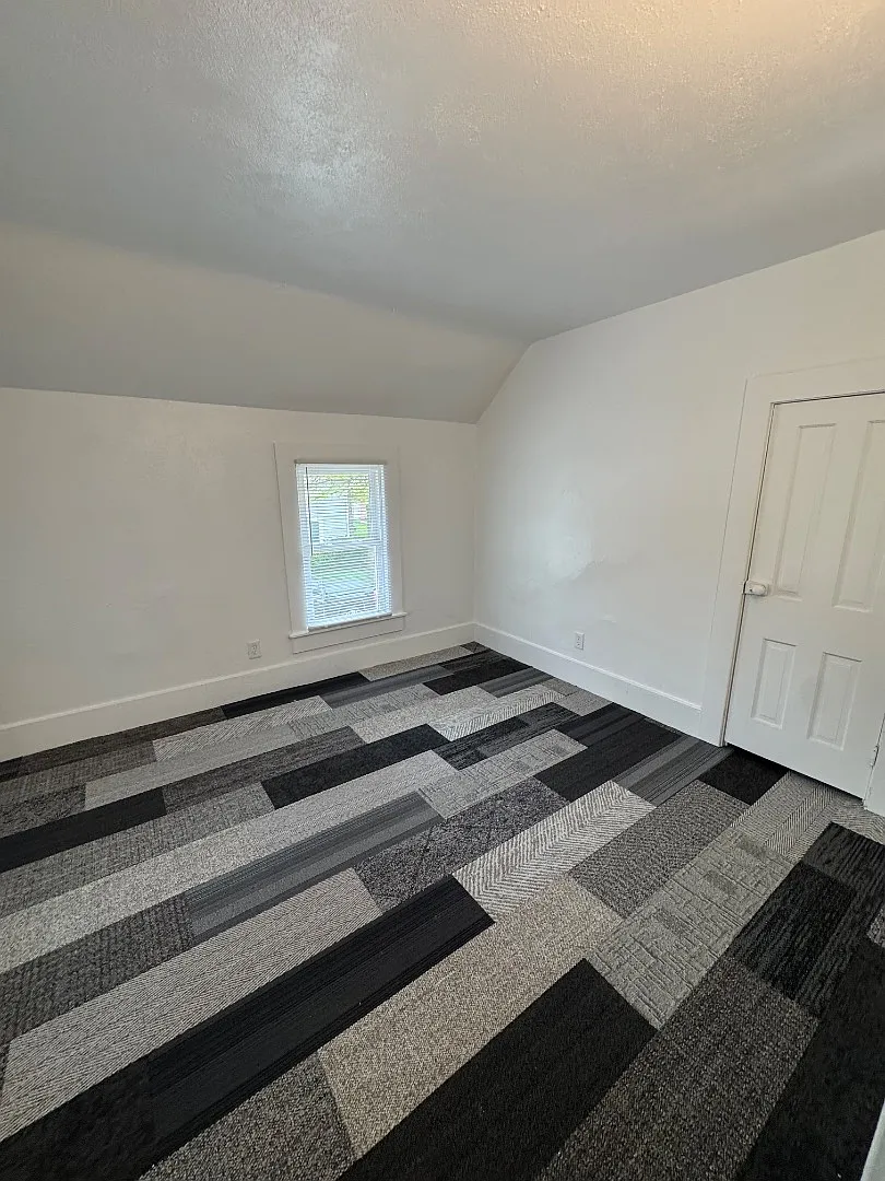 621 N 3rd St - Upper — Photo 4