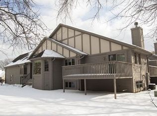 2865 Teal Ridge Ct, Brookfield, WI 53045