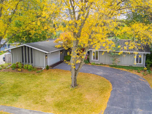 120 Stoney Creek Rd, Dekalb, IL 60115