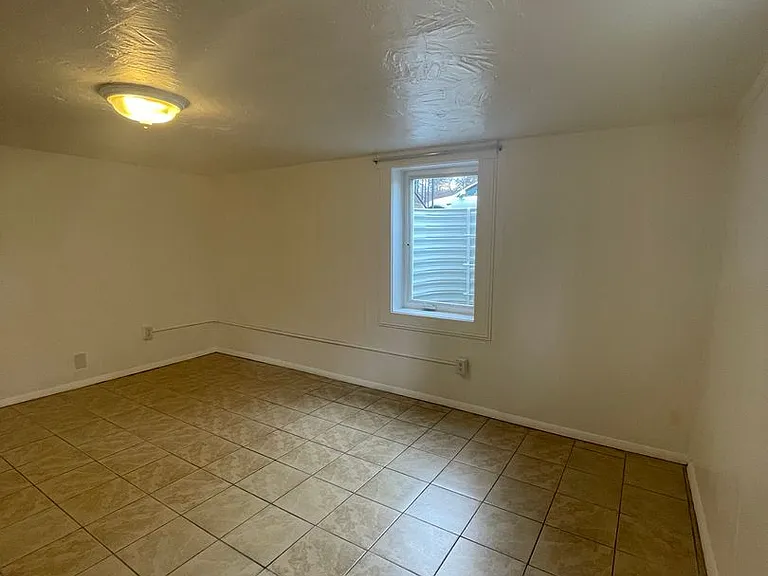 1127 W Mulberry St — Photo 16