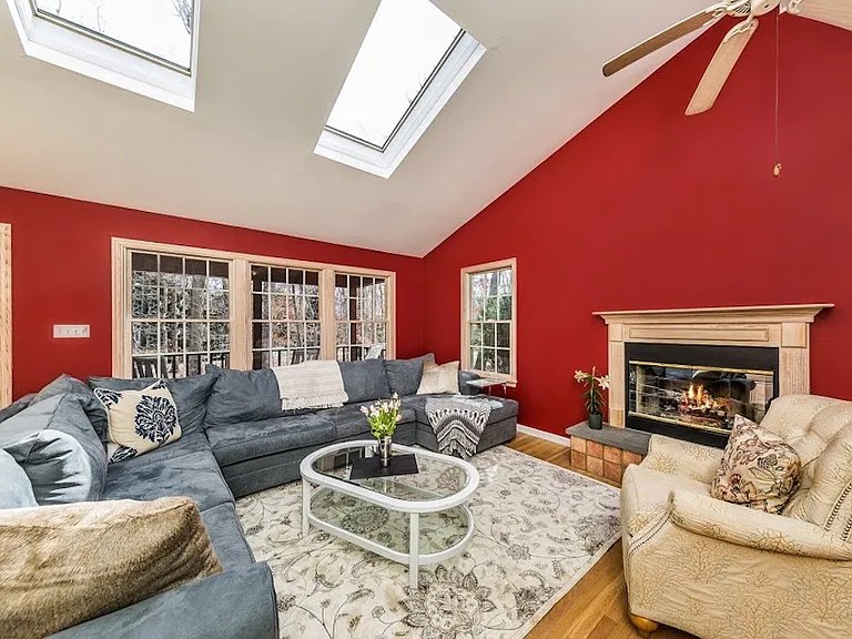 59 Manor Ln S — Photo 3