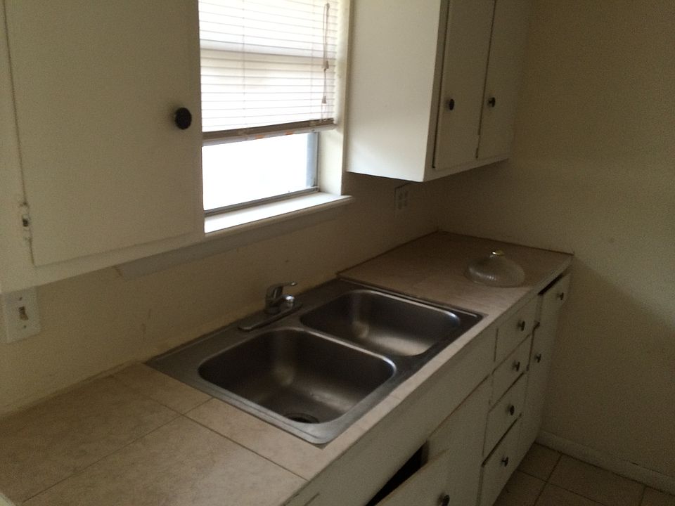 2nd image of 634 N 6th St