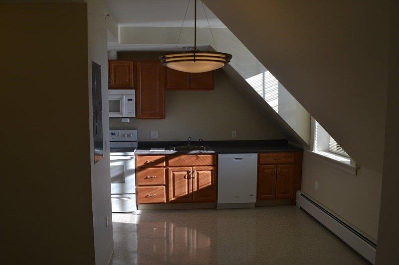 2nd image of 218 Hampden St