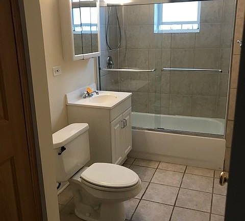 3rd image of 3817 W Ainslie St APT Gdn