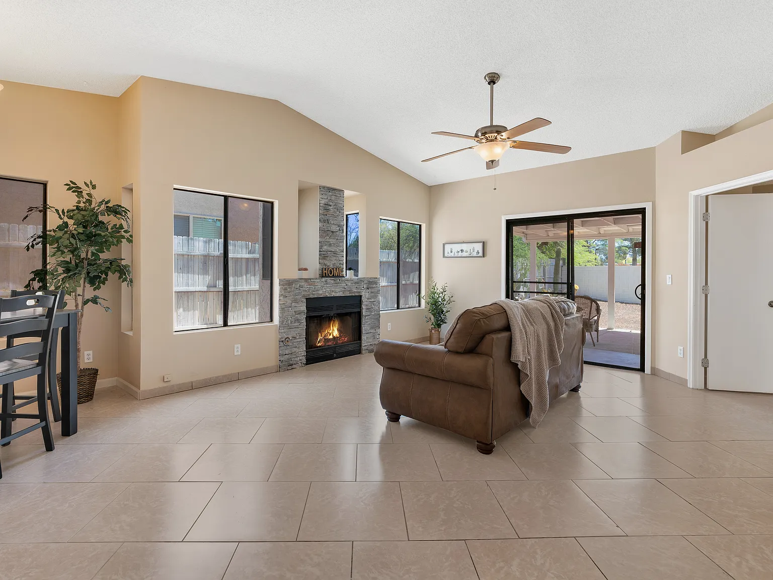 3 bed, $1,995 — Photo 2
