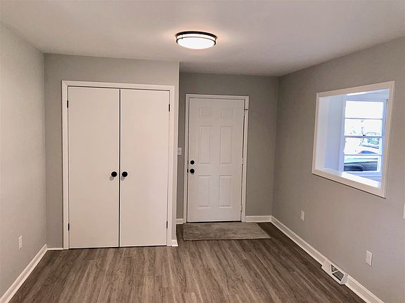 5th image of 298 Fox Dr