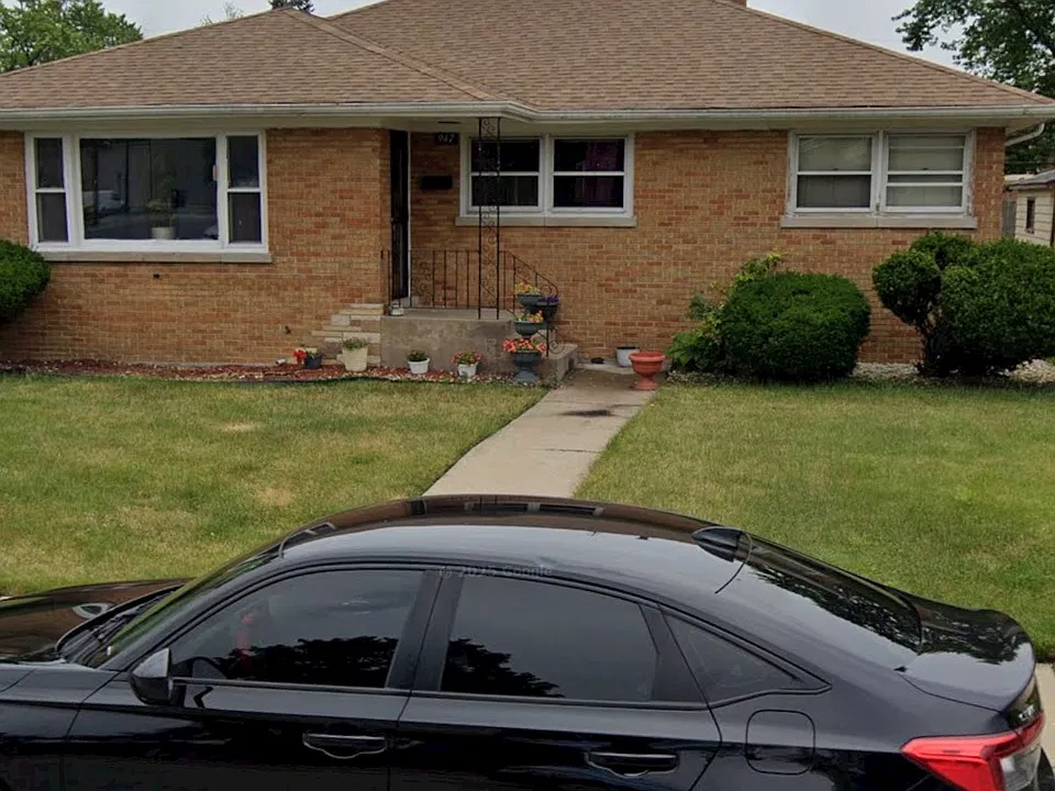 947 E 162nd Pl