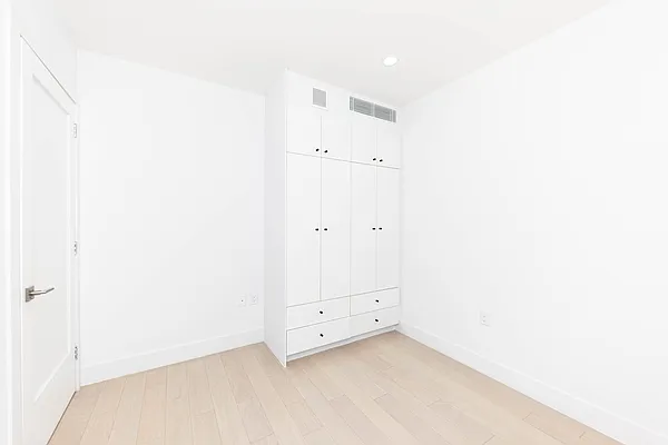 Rented by Oxford Property Group | media 11
