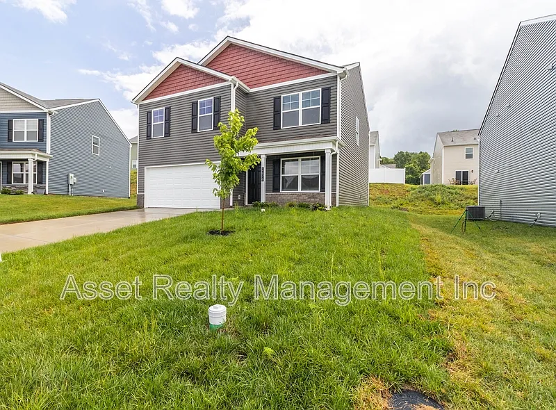 4 bed, 2.5 bath, 1991 sqft, $2,295 — Photo 4