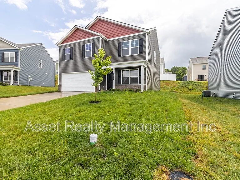 2076 Southwood Cir — Photo 4