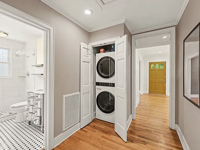 Stacked washer/dryer