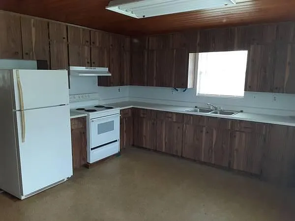 4285 Kathleen Rd — Photo 2