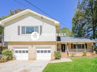 3518 Sandy Woods Ln, Stone Mountain, GA 30083