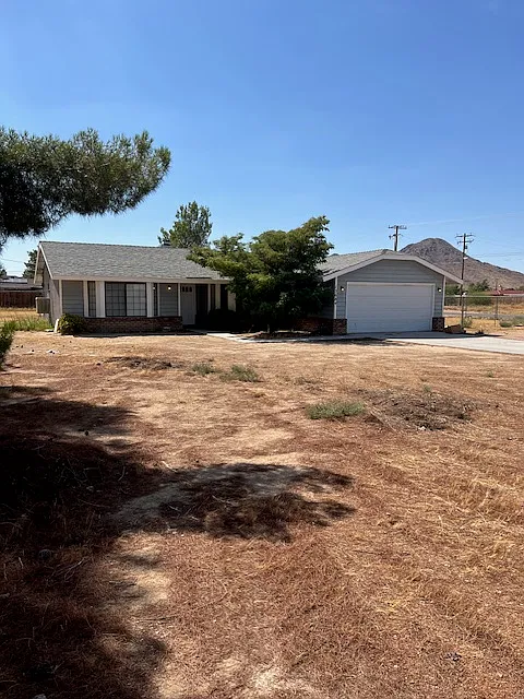 3 bed, 1460 sqft, $2,200 — Photo 3