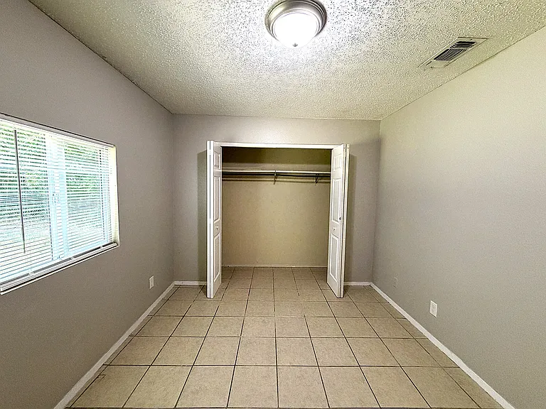 2105 Coach Dr — Photo 15